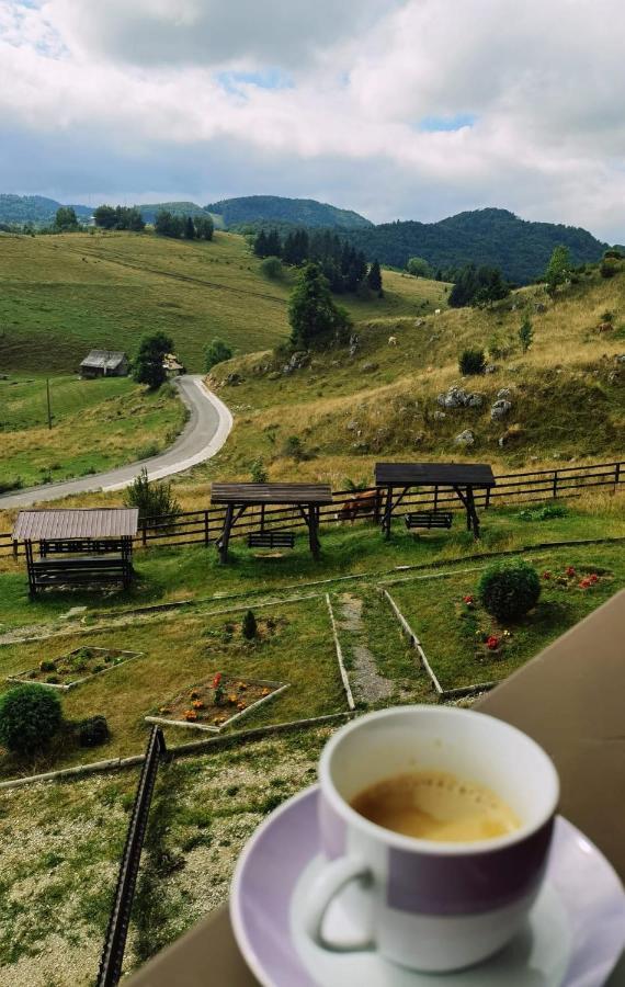 Pensiunea Crai Nou Şirnea Exterior foto